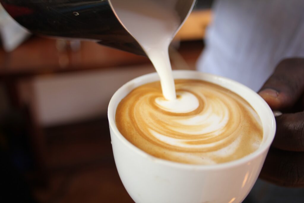 cara membuat foarm susu untuk latte art